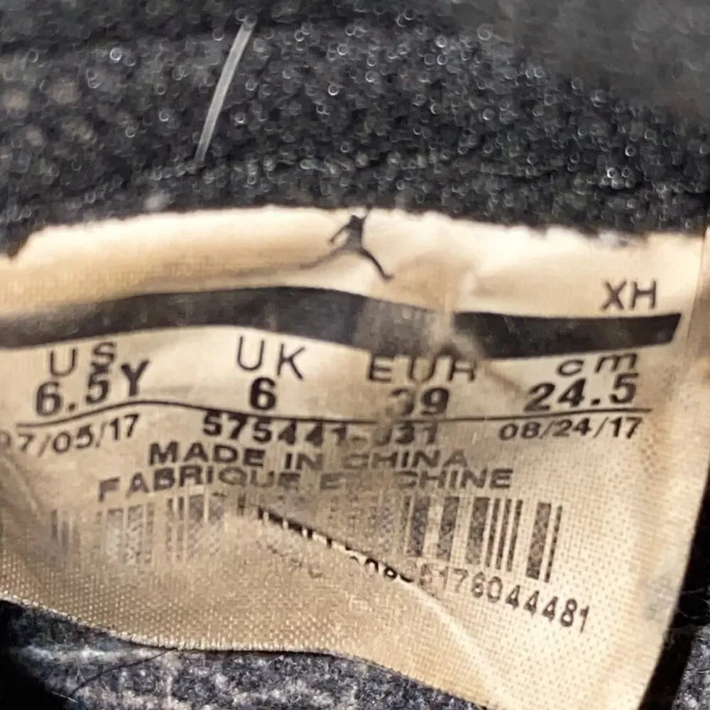 Nike Youth Retro High City of Flight Sneakers 6.5Y